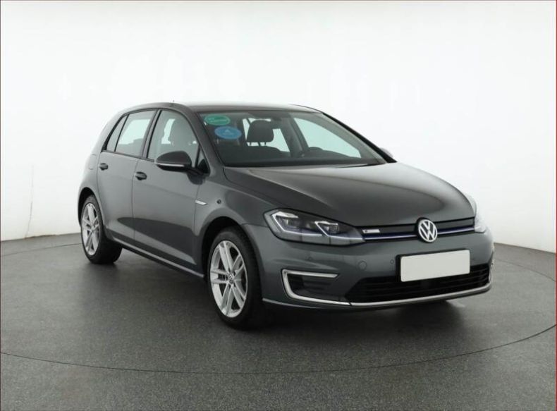 Volkswagen Golf - hlavní foto