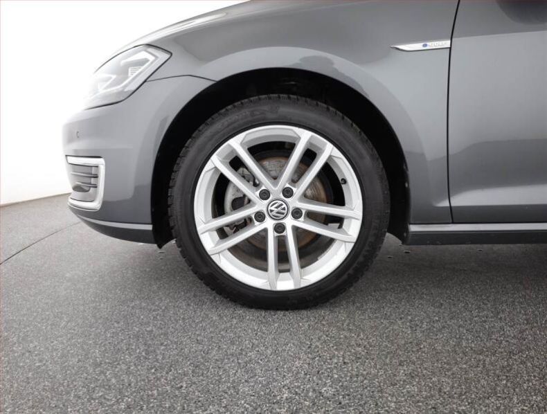 Volkswagen Golf - hlavní fotka