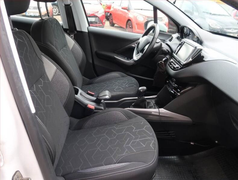 Peugeot 2008 - hlavní fotka