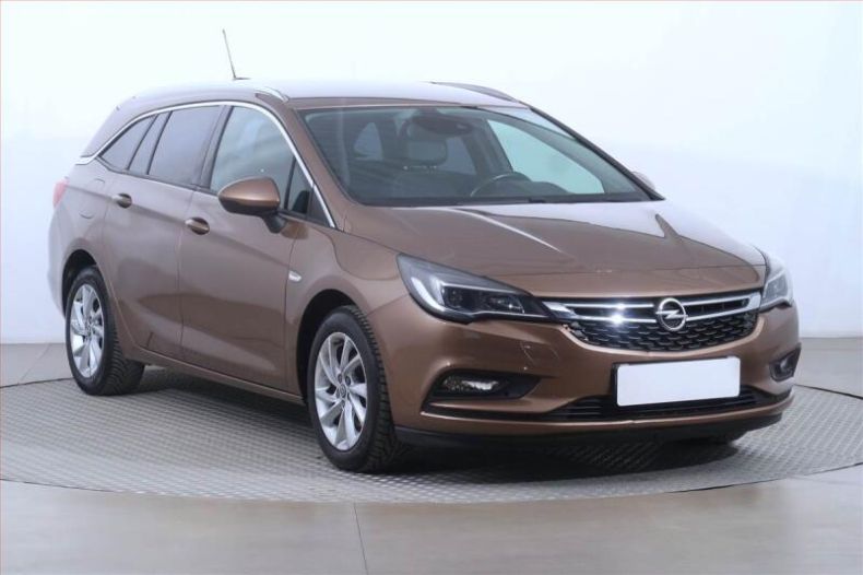 Opel Astra - hlavní foto