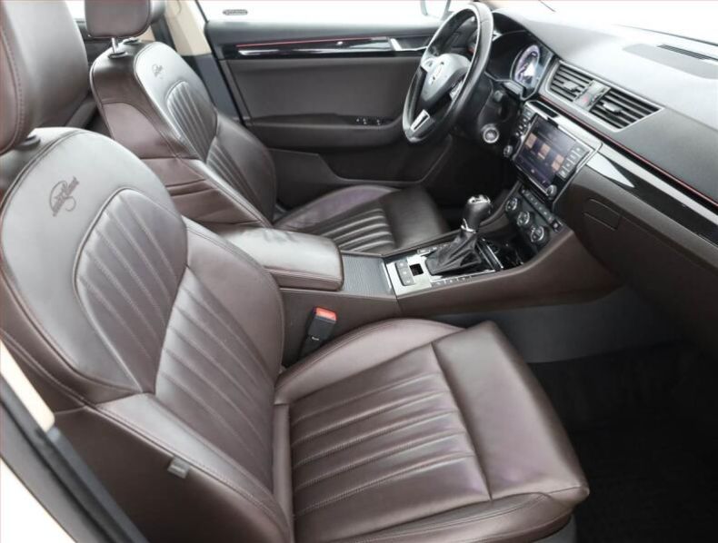 Škoda Superb - hlavní foto