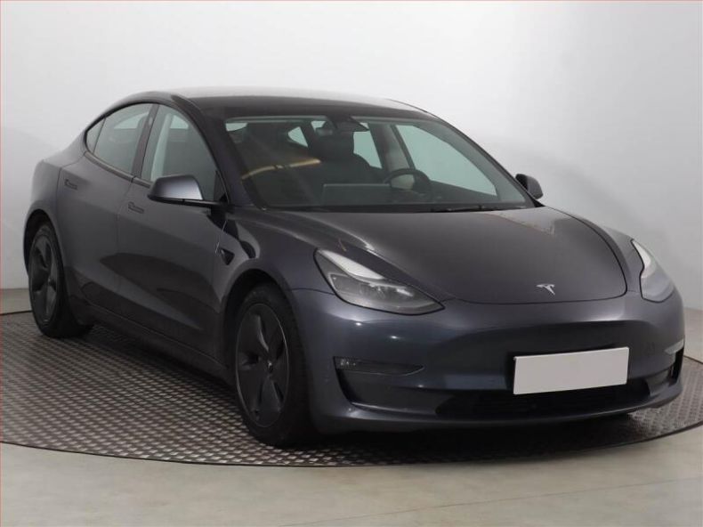 Tesla Model 3 - hlavní fotka inzerátu
