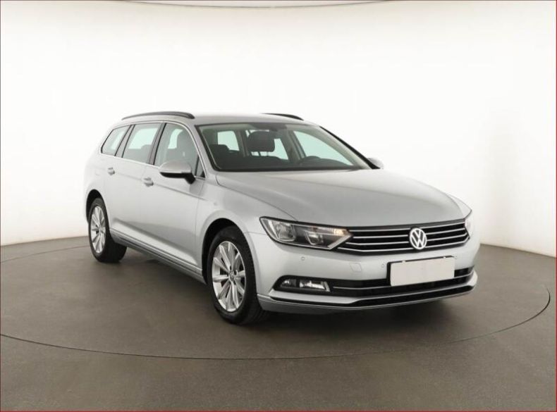 Volkswagen Passat - hlavní foto