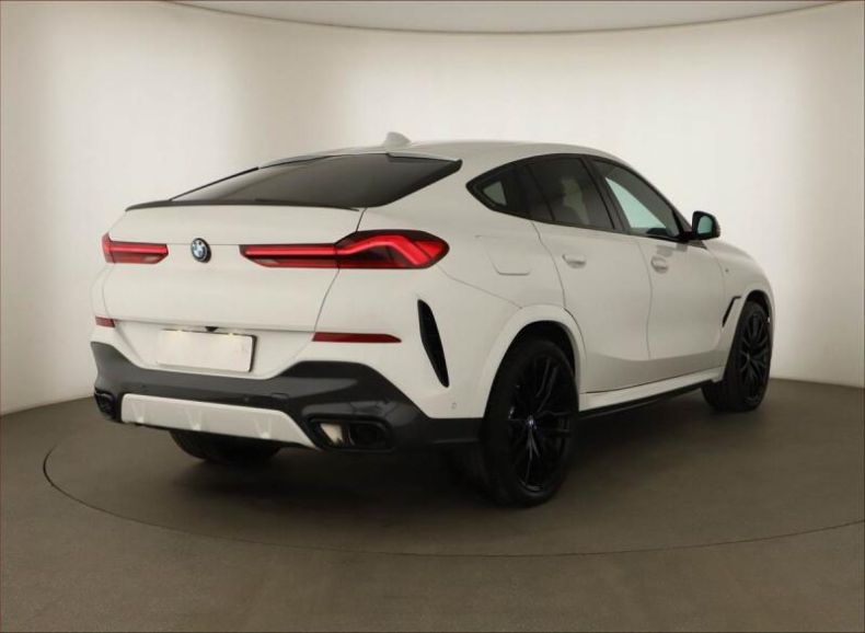 BMW X6 - hlavní fotka