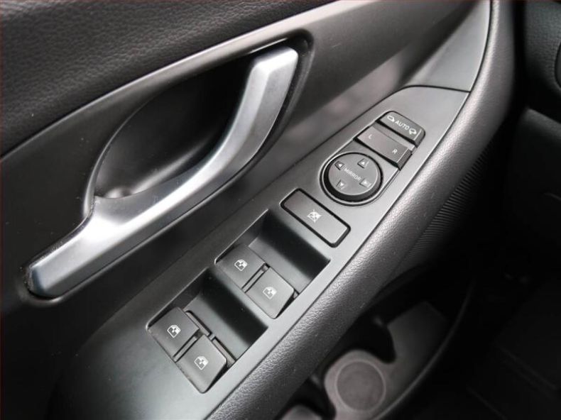 Hyundai i30 - hlavní fotka