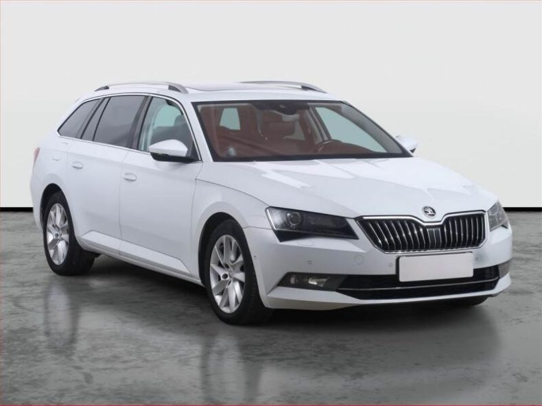 Škoda Superb - hlavní foto