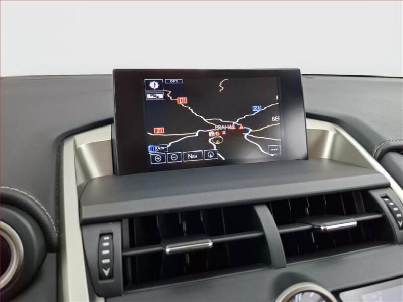 Lexus NX 300h - hlavní fotka