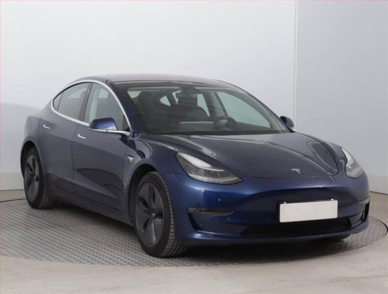 Tesla Model 3 - hlavní foto
