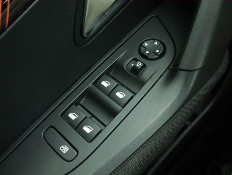 Peugeot 2008 - hlavní fotka