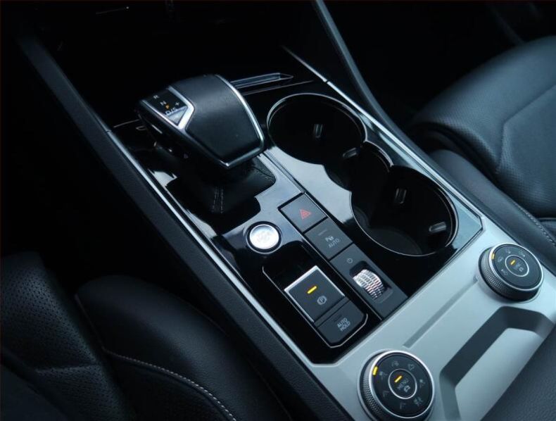 Volkswagen Touareg - hlavní fotka