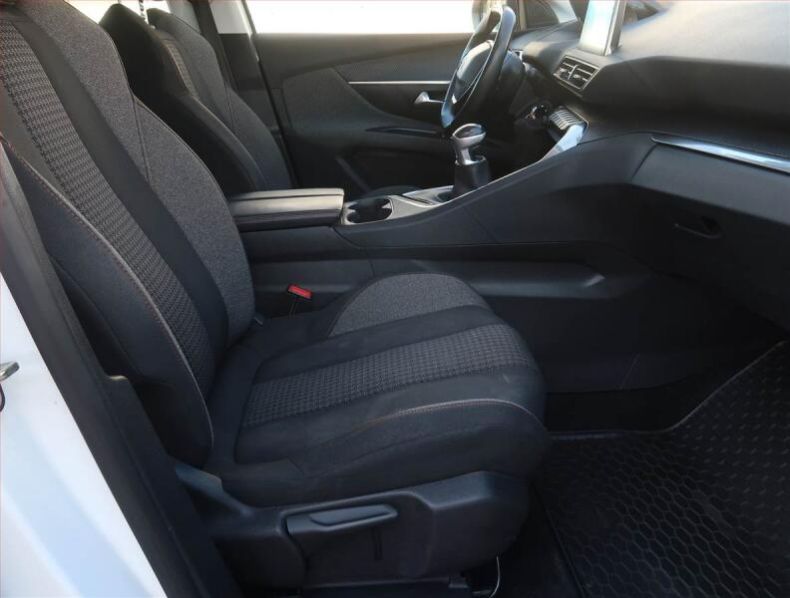 Peugeot 5008 - hlavní fotka