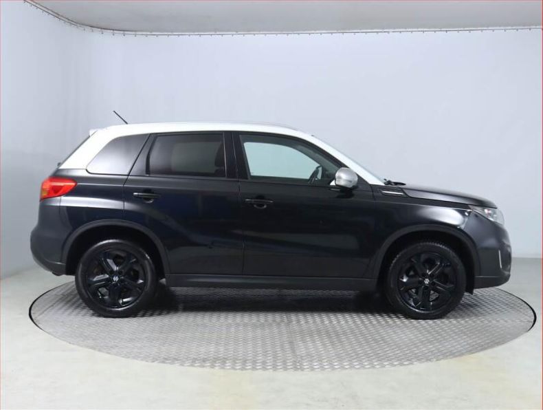 Suzuki Vitara - hlavní fotka