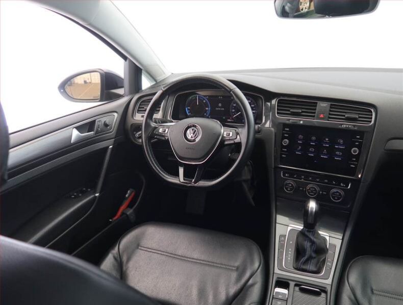 Volkswagen Golf - hlavní fotka