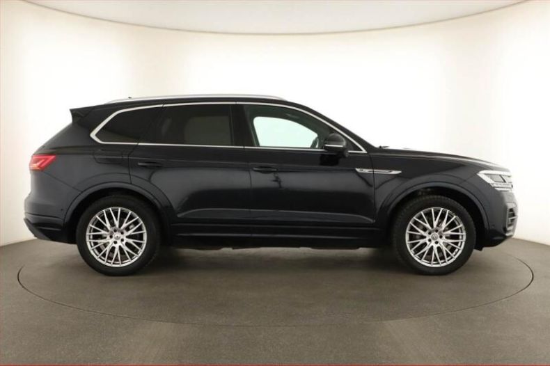 Volkswagen Touareg - hlavní fotka