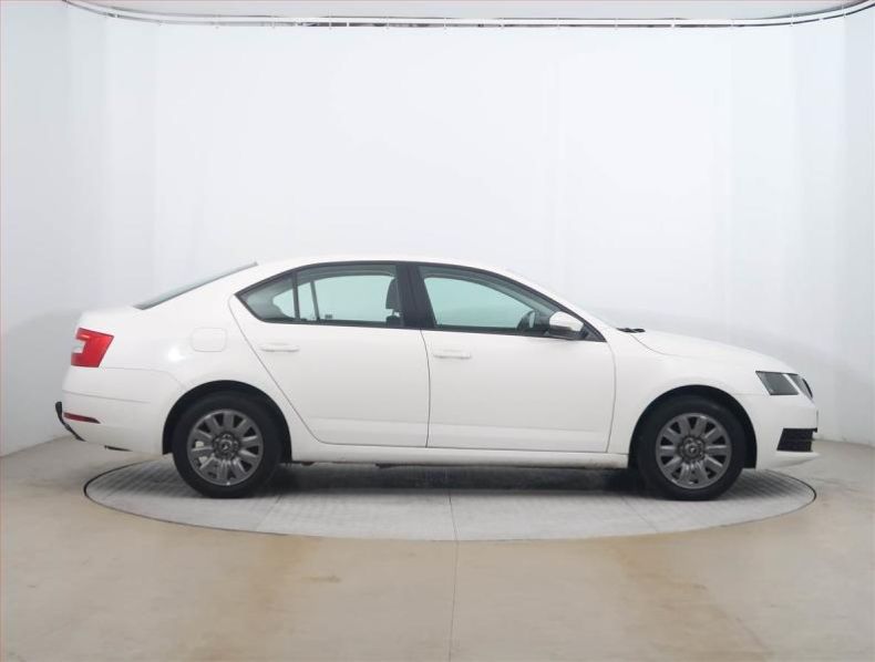 Škoda Octavia - hlavní fotka