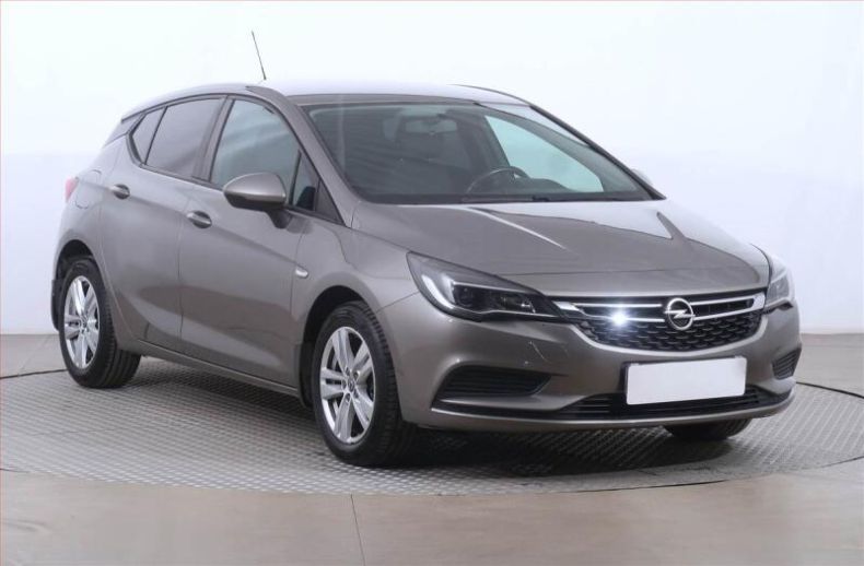 Opel Astra - hlavní foto