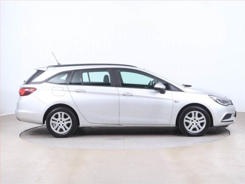 Opel Astra - hlavní fotka