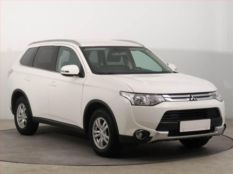 Mitsubishi Outlander - hlavní foto