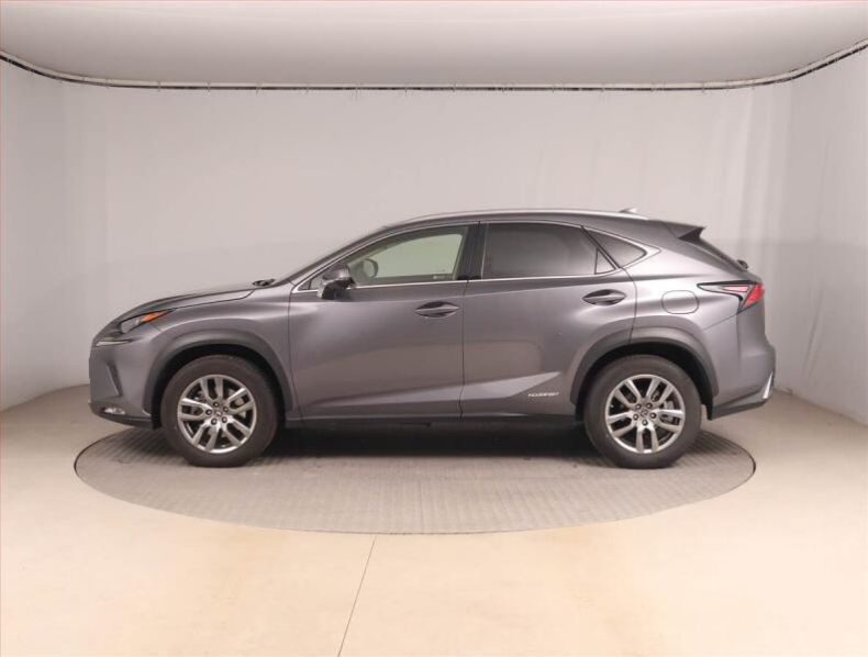 Lexus NX 300h - hlavní fotka