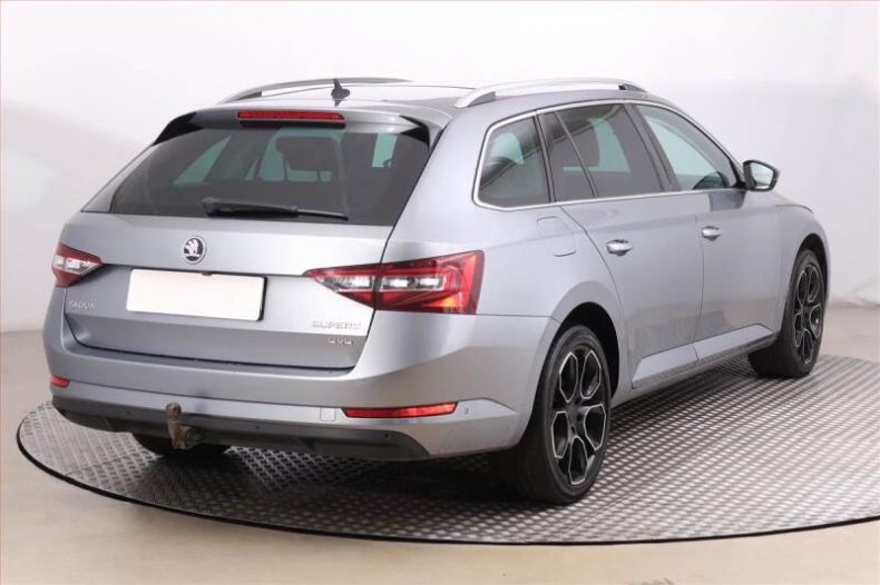 Škoda Superb - hlavní fotka