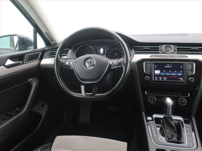 Volkswagen Passat - hlavní fotka