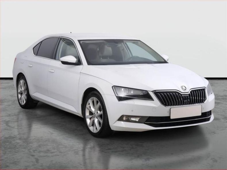 Škoda Superb - hlavní foto