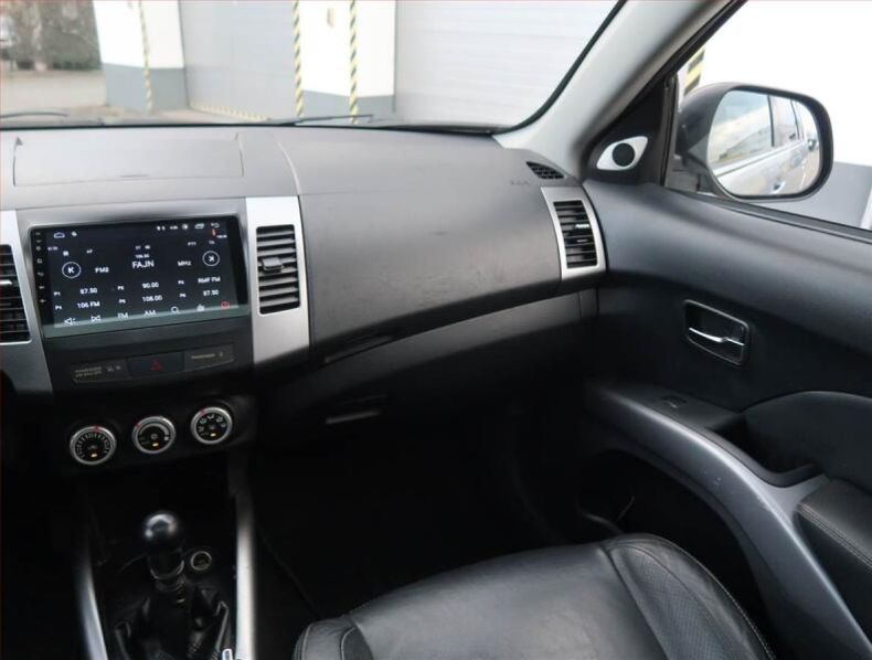 Mitsubishi Outlander - hlavní fotka