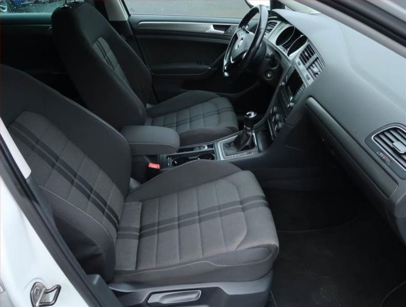 Volkswagen Golf - hlavní fotka