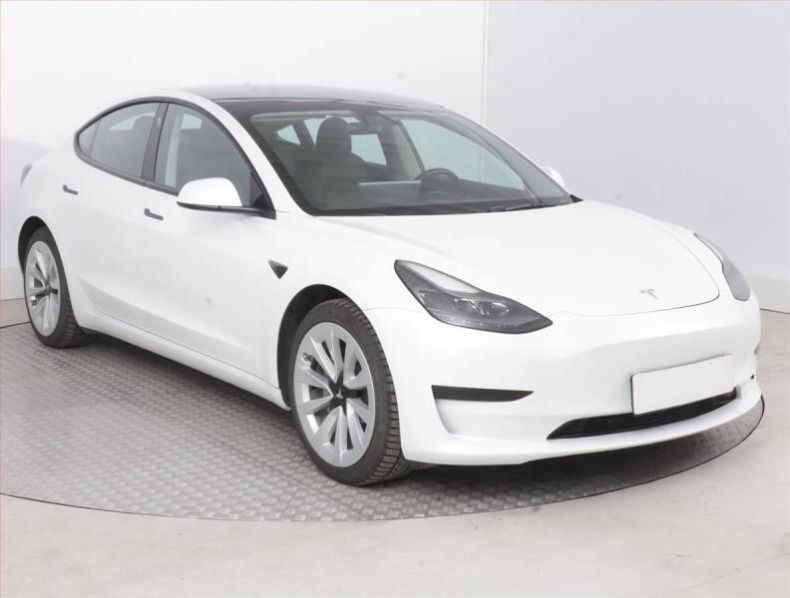 Tesla Model 3 - hlavní fotka inzerátu