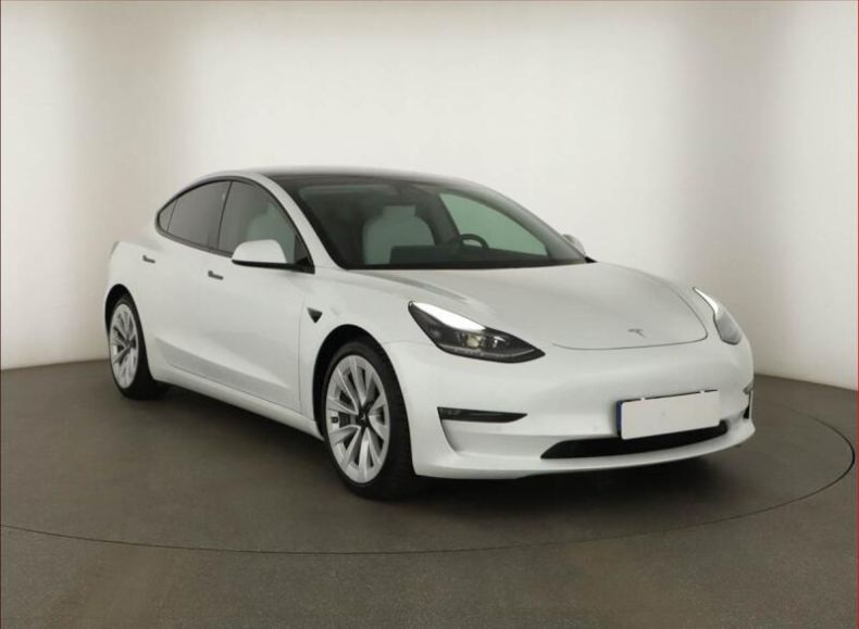 Tesla Model 3 - hlavní foto