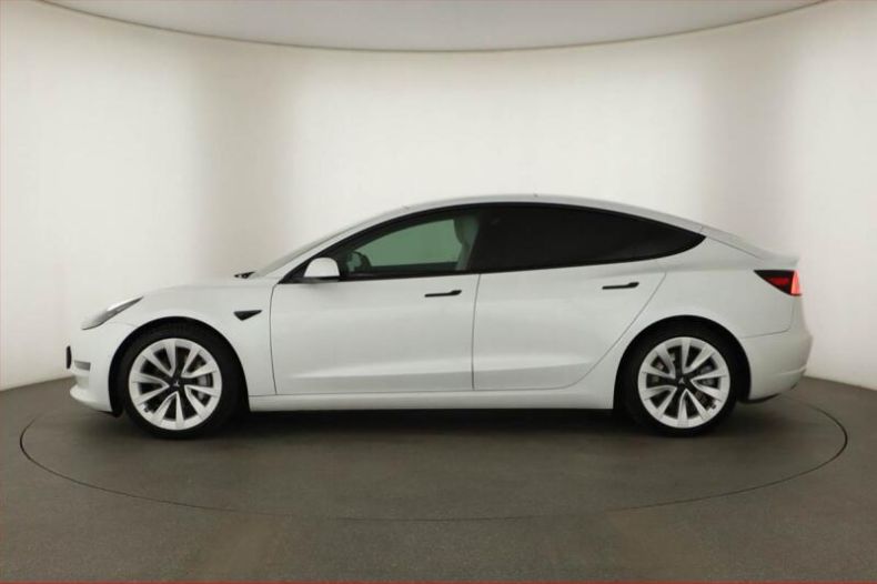 Tesla Model 3 - hlavní fotka