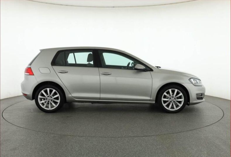 Volkswagen Golf - hlavní fotka