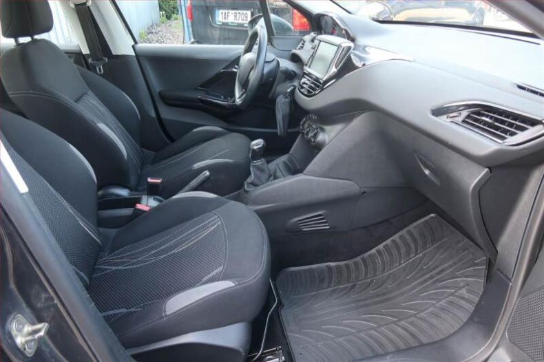 Peugeot 208 - hlavní fotka
