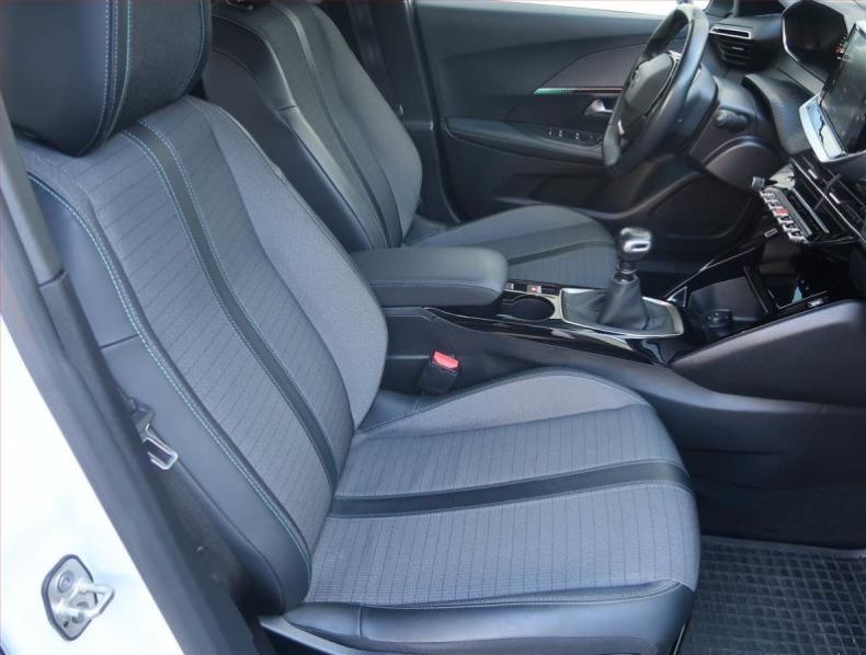 Peugeot 2008 - hlavní fotka