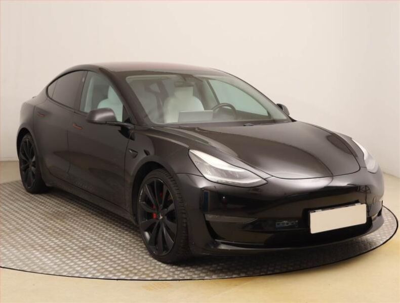 Tesla Model 3 - hlavní fotka inzerátu