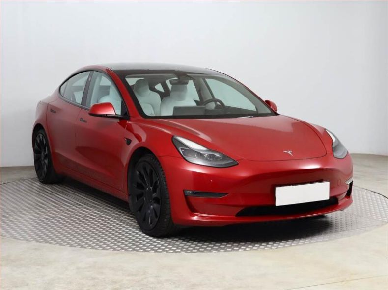 Tesla Model 3 - hlavní foto