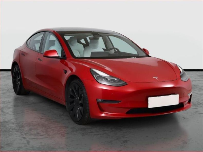 Tesla Model 3 - hlavní foto