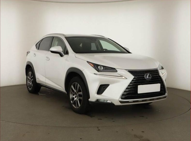 Lexus NX 300h - hlavní foto