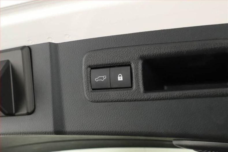 Lexus NX 300h - hlavní fotka