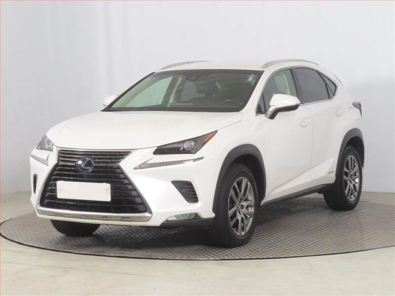 Lexus NX 300h - hlavní fotka