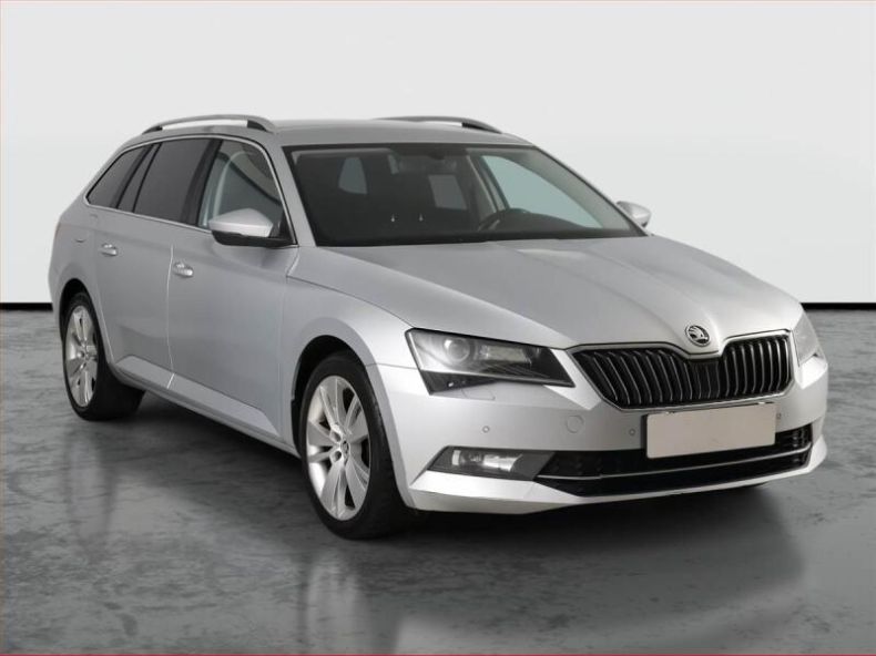 Škoda Superb - hlavní foto