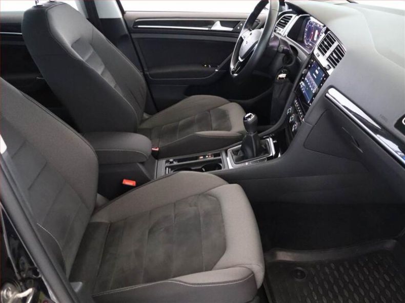 Volkswagen Golf - hlavní fotka