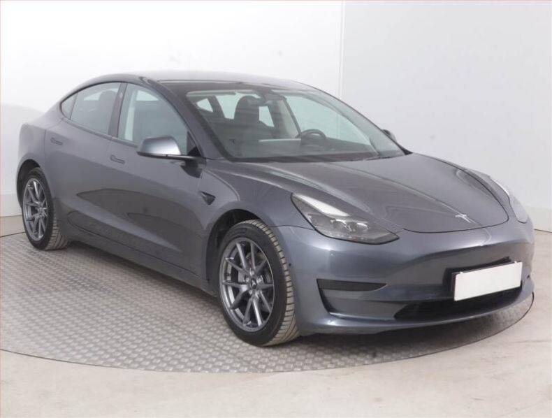Tesla Model 3 - hlavní foto