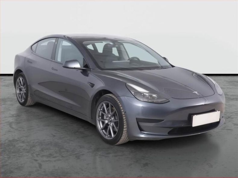 Tesla Model 3 - hlavní foto