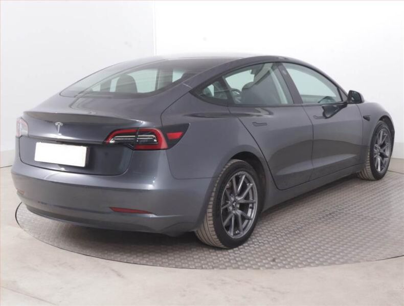 Tesla Model 3 - hlavní fotka