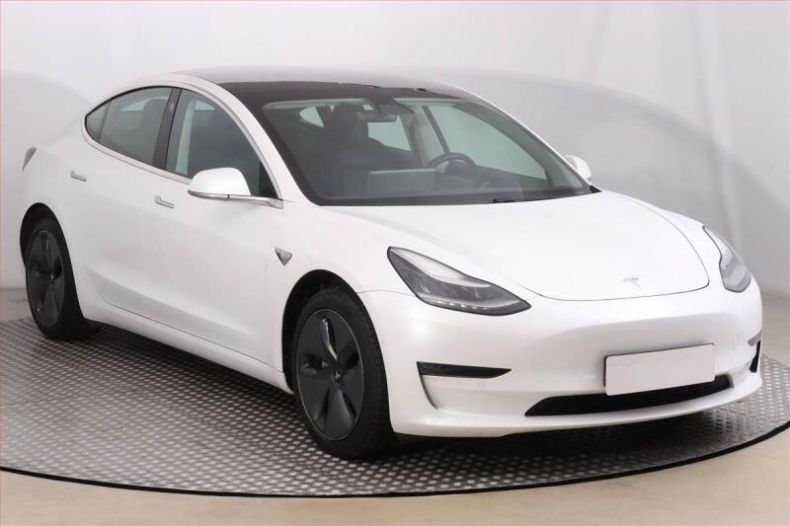 Tesla Model 3 - hlavní fotka inzerátu