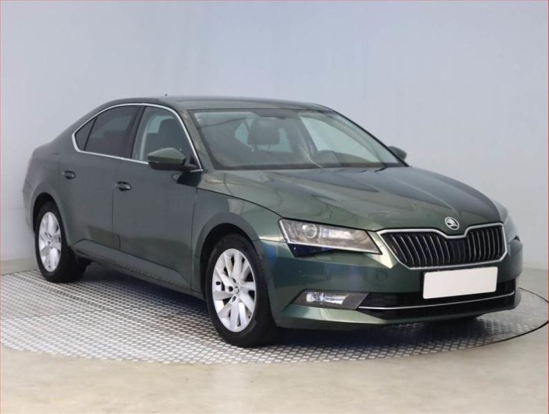 Škoda Superb - hlavní foto