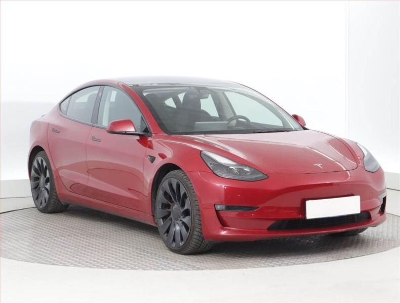 Tesla Model 3 - hlavní fotka inzerátu