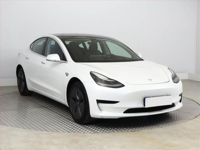 Tesla Model 3 - hlavní fotka inzerátu