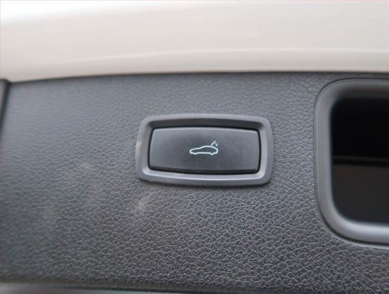 Porsche Macan - hlavní fotka